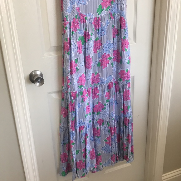 COPY - Crown & Ivy - Tiered Hydrangea VNeck Dress - Picture 8 of 9